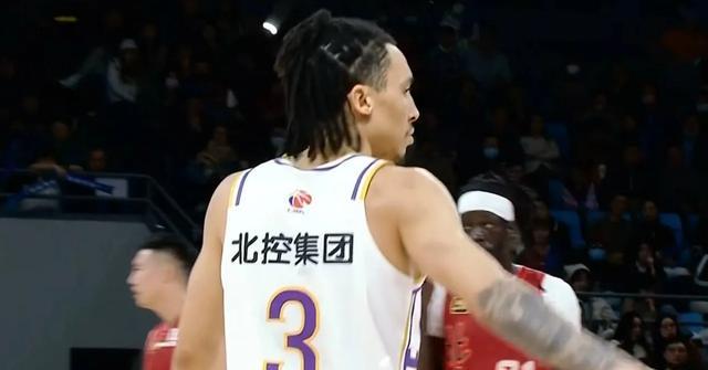 风暴队内线控制优势明显，击败强敌的简单介绍