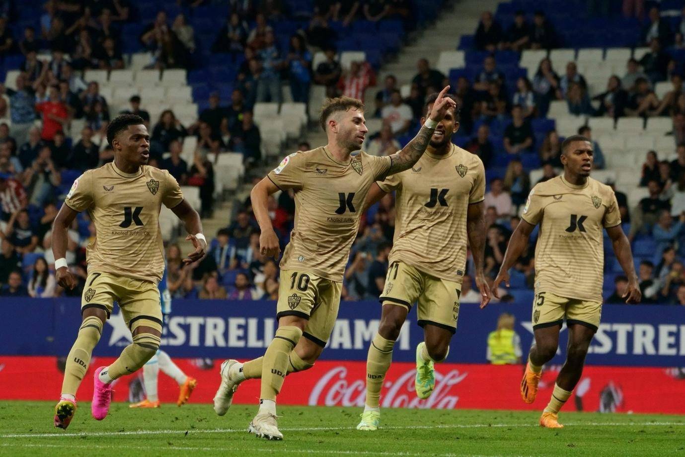 包含南特遭遇惨败，保级形势岌岌可危的词条